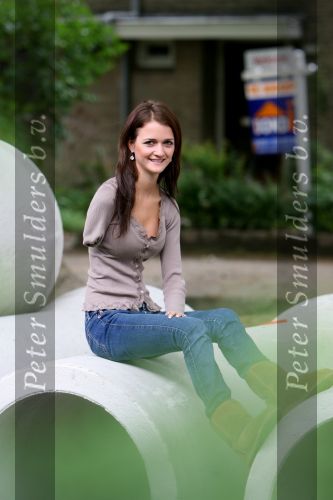 Helmond, 9 Mei 2007
Debbie v d Putten 21 jaar
Mis (s) 2007   Miss 2007
Arm Amputatie
Debbie zit nu in een reï¿½ntegratie project voor een nieuwe studie
Hobby\'s: Dansen, winkelen, reizen
Na een ongeluk in 2005 met een touringcar ben ik mijn rechterarm verloren
Foto: Peter Smulders BV