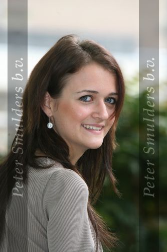 Helmond, 9 Mei 2007
Debbie v d Putten 21 jaar
Mis (s) 2007   Miss 2007
Arm Amputatie
Debbie zit nu in een reï¿½ntegratie project voor een nieuwe studie
Hobby\'s: Dansen, winkelen, reizen
Na een ongeluk in 2005 met een touringcar ben ik mijn rechterarm verloren
Foto: Peter Smulders BV