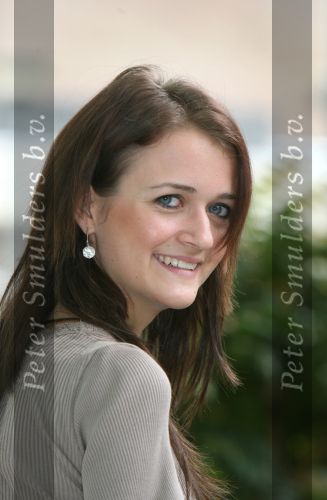 Helmond, 9 Mei 2007
Debbie v d Putten 21 jaar
Mis (s) 2007   Miss 2007
Arm Amputatie
Debbie zit nu in een reï¿½ntegratie project voor een nieuwe studie
Hobby\'s: Dansen, winkelen, reizen
Na een ongeluk in 2005 met een touringcar ben ik mijn rechterarm verloren
Foto: Peter Smulders BV