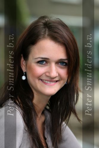 Helmond, 9 Mei 2007
Debbie v d Putten 21 jaar
Mis (s) 2007   Miss 2007
Arm Amputatie
Debbie zit nu in een reï¿½ntegratie project voor een nieuwe studie
Hobby\'s: Dansen, winkelen, reizen
Na een ongeluk in 2005 met een touringcar ben ik mijn rechterarm verloren
Foto: Peter Smulders BV