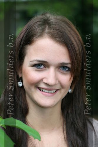 Helmond, 9 Mei 2007
Debbie v d Putten 21 jaar
Mis (s) 2007   Miss 2007
Arm Amputatie
Debbie zit nu in een reï¿½ntegratie project voor een nieuwe studie
Hobby\'s: Dansen, winkelen, reizen
Na een ongeluk in 2005 met een touringcar ben ik mijn rechterarm verloren
Foto: Peter Smulders BV