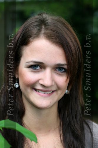 Helmond, 9 Mei 2007
Debbie v d Putten 21 jaar
Mis (s) 2007   Miss 2007
Arm Amputatie
Debbie zit nu in een reï¿½ntegratie project voor een nieuwe studie
Hobby\'s: Dansen, winkelen, reizen
Na een ongeluk in 2005 met een touringcar ben ik mijn rechterarm verloren
Foto: Peter Smulders BV