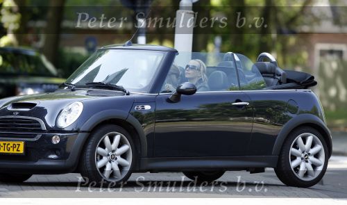 Amsterdam 5 mei 2007
Ellemieke Vermolen in mini cooper cabrio