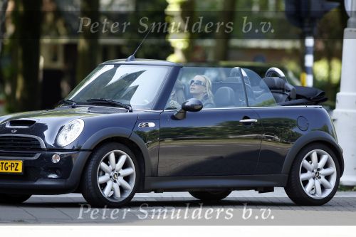 Amsterdam 5 mei 2007
Ellemieke Vermolen in mini cooper cabrio