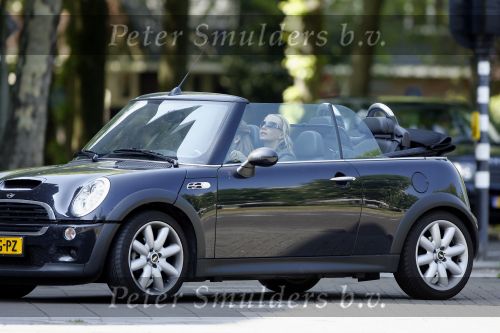 Amsterdam 5 mei 2007
Ellemieke Vermolen in mini cooper cabrio
Peter Smulders bv