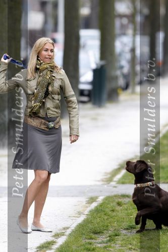 Amsterdam 10 april 2007
Ellemieke Vermolen met haar hond Bo aa het wandelen.