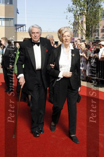 Scheveningen 15 april 2007
Premiere Tarzan in het circus theater. Ellen Vogel met man