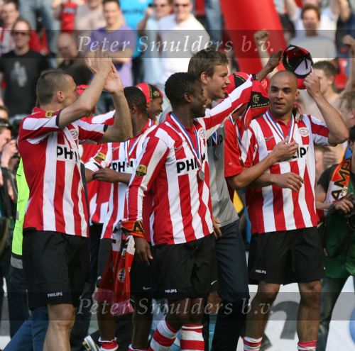 Eindhoven, 29 April 2007 Kampioenswestrijd PSV-Vitesse, eindstand 5-1
Seizoen 2006/2007 Onverwachts landskampioenschap voor PSV doordat de concurrent AZ verloor en Ajax een doelpunt tekort kwam
Eric Addo