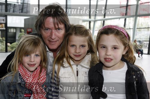 Rotterdam 7 april 2007
Premiere K3 in ahoy. Erik de Zwart met dochters en een vriendin