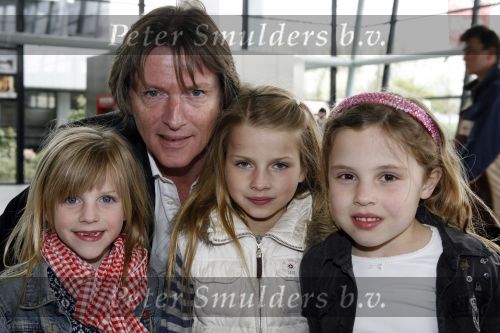 Rotterdam 7 april 2007
Premiere K3 in ahoy. Erik de Zwart met dochters en een vriendin