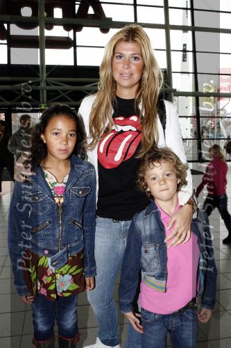 Rotterdam 7 april 2007
Premiere K3 in ahoy. Estelle Gullit met leuk t shirt en Maxim en Joelle