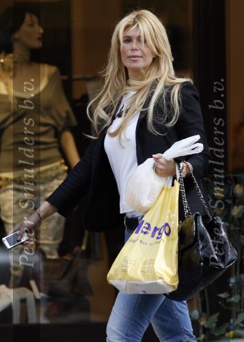 Amsterdam 19 april 2007
Estelle Gullit boodschappen aan het doen.