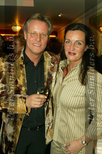 Amsterdam 14 januari 2003
Premiere van eten met vrienden in nieuwe de la mar theater
Fons de Poel met vrouw