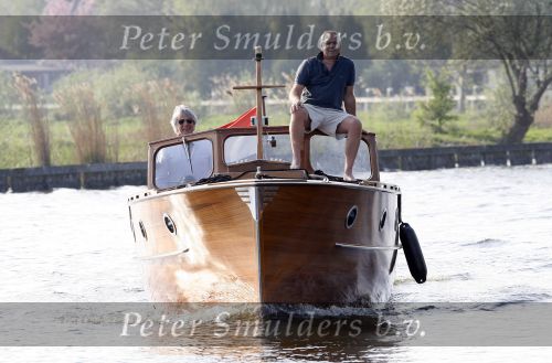 Loosdrecht 16 april 2007
Frank Wisse met Viktor aan het varen op zijn boot.