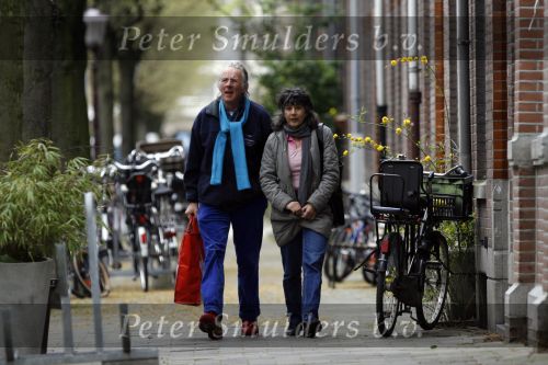 Amsterdam 3 april 2007
Freek de Jonge met zijn vrouw op straat in Amsterdam.