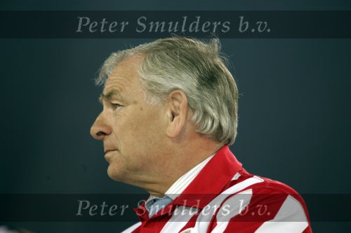 Eindhoven, 1 Mei 2007 Hulding Selektie van PSV in het PSV-stadion 2 dagen nadat zij voor de 20e maal kampioen zijn geworden van Nederland
Voorzitter Frits Schuitema was niet een van de gelukkigste mensen in het PSV stadion inzake trainer Ronald Koeman