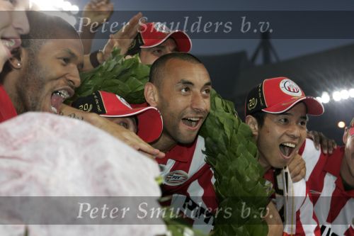 Eindhoven, 1 Mei 2007 Huldiging Selektie van PSV in het PSV-stadion 2 dagen nadat zij voor de 20e maal kampioen zijn geworden van Nederland
Gomes met Sun Xiang