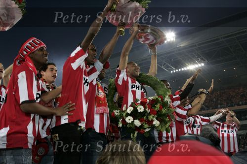Eindhoven, 1 Mei 2007 Huldiging Selektie van PSV in het PSV-stadion 2 dagen nadat zij voor de 20e maal kampioen zijn geworden van Nederland
Gomes met Eduardo Alcides, Jefferson Farfan, Eric Addo e.a.