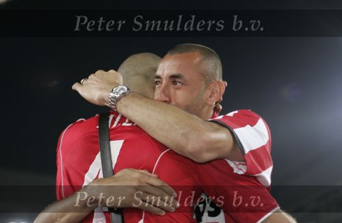 Eindhoven, 1 Mei 2007 Huldiging Selektie van PSV in het PSV-stadion 2 dagen nadat zij voor de 20e maal kampioen zijn geworden van Nederland
Gomes hevig geemotioneerd met Alex PSV
