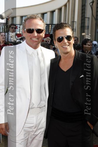 Scheveningen 15 april 2007
Premiere Tarzan in het circus theater. Gordon in wit pak en Winston Gerschtanowitz