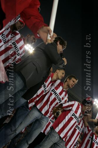 Eindhoven, 1 Mei 2007 Huldiging Selektie van PSV in het PSV-stadion 2 dagen nadat zij voor de 20e maal kampioen zijn geworden van Nederland
Optreden Guus Meeuwis met o.a. Jan Kromkamp, Jefferson Farfan, Manuel Da costa