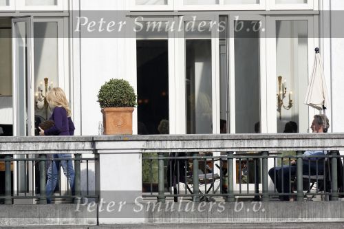 Amsterdam 22 april 2007
Hans en Connie Breukhoven met scooter bij het Amstel Hotel en samen ijsje eten.