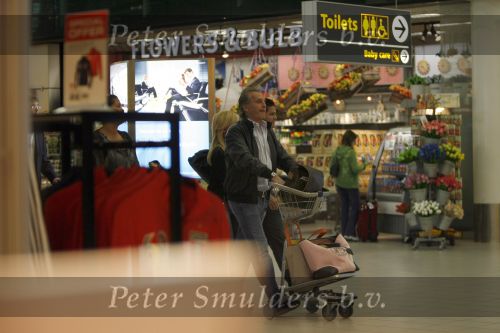 Amsterdam 26 april 2007
Conn ie Hans Shanna en Marvin Breukhoven op schiphol.