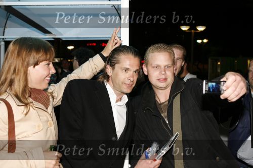 Amsterdam 7 mei 2007
Premiere amerikaanse uitvoering van de film interview in Tuschinski. Nova v Dijk en Hans Teeuwen met fan