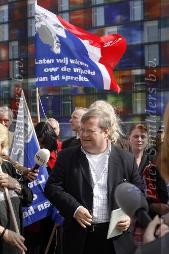 Hilversum 6 mei 2007
Herdenking Pim Fortuyn op het mediapark met oa Hilbrand Nawijn.
Peter Smulders bv