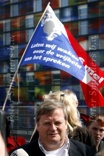 Hilversum 6 mei 2007
Herdenking Pim Fortuyn op het mediapark met oa Hilbrand Nawijn.