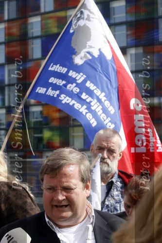 Hilversum 6 mei 2007
Herdenking Pim Fortuyn op het mediapark met oa Hilbrand Nawijn.