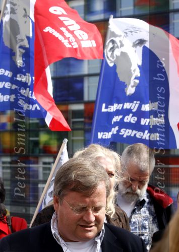 Hilversum 6 mei 2007
Herdenking Pim Fortuyn op het mediapark met oa Hilbrand Nawijn.