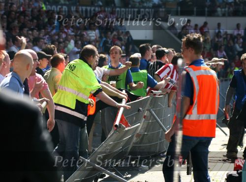 Eindhoven, 29 April 2007 Kampioenswestrijd PSV-Vitesse, eindstand 5-1
Seizoen 2006/2007 Onverwachts landskampioenschap voor PSV doordat de concurrent AZ verloor en Ajax een doelpunt tekort kwam
Ongeregeldheden bij enkele supporters/hooligans van PSV