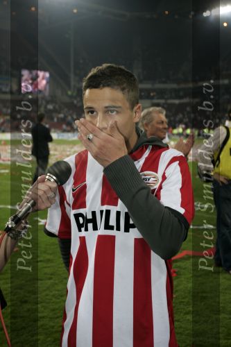 Eindhoven, 2 Mei 2007 Twee dagen na het onverwachte landskampioenschap van PSV Seizoen 2006/2007 was er een huldiging voor de PSV Selektie.
Op de foto Ibrahim Afellay