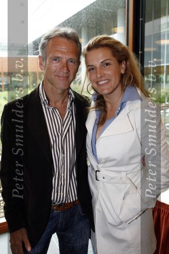 Schiphol oost 7 mei 2007
Presentatie 10 finalisten van de Mis Missverkiezing met Jaap Jongbloed en Lucille Werner.