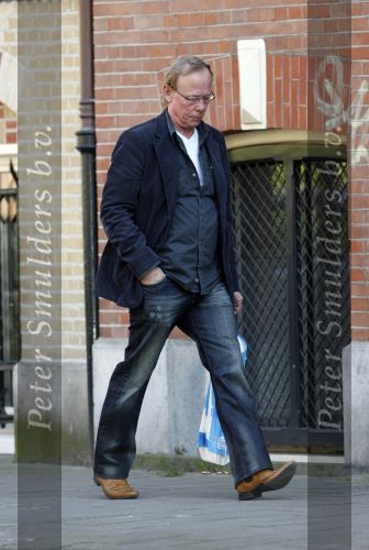 Amsterdam 4 april 2007
Jack Sp[ijkerman aan het wandelen op straat.