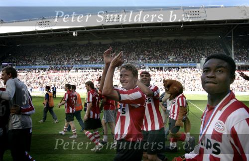 Eindhoven, 29 April 2007 Kampioenswestrijd PSV-Vitesse, eindstand 5-1
Seizoen 2006/2007 Onverwachts landskampioenschap voor PSV doordat de concurrent AZ verloor en Ajax een doelpunt tekort kwam
Jan Kromkamp