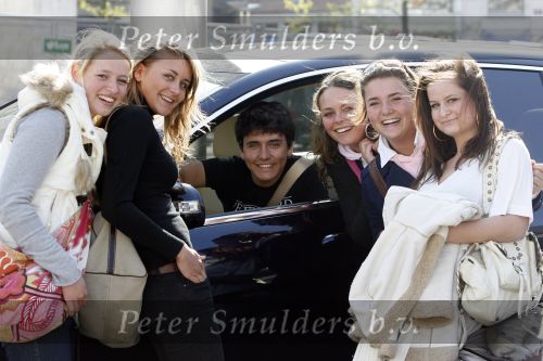 Amsterdam 19 april 2007
Jan Smit met fans op de dam in amsterdam.