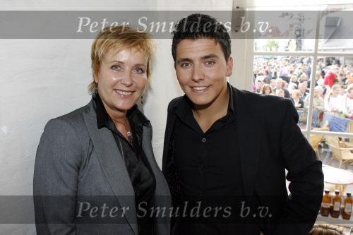 Amersfoort 29 mei 2007
Tros zomerfeest op plein in Amersfoort. Jan Smit en coach Inge Ipenburg
Peter Smulders bv