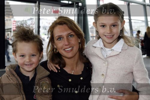 Rotterdam 7 april 2007
Premiere K3 in ahoy. jenny de Munk met kinderen