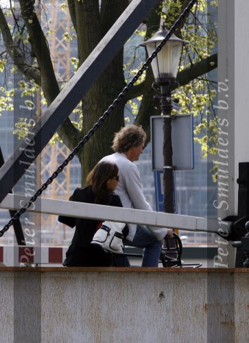 Amsterdam 24 april 2007
Jeroen Pauw met zijn vriendin op zijn woonboot en daarna bij zijn nieuwe huis