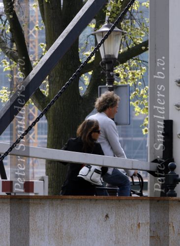 Amsterdam 24 april 2007
Jeroen Pauw met zijn vriendin op zijn woonboot en daarna bij zijn nieuwe huis
