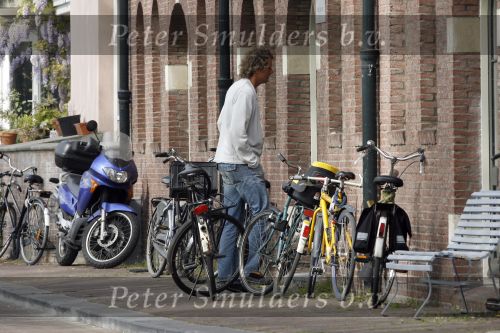 Amsterdam 24 april 2007
Jeroen Pauw met zijn vriendin op zijn woonboot en daarna bij zijn nieuwe huis