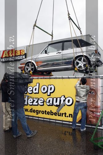 Schiphol 7 mei 2007
Jody Bernal zijn gepimpte wagen wordt omhoog getakeld aan de A4 ivm autoprogramma Pimp up my car.