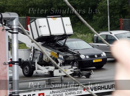 Schiphol 7 mei 2007
Jody Bernal zijn gepimpte wagen wordt omhoog getakeld aan de A4 ivm autoprogramma Pimp up my car.