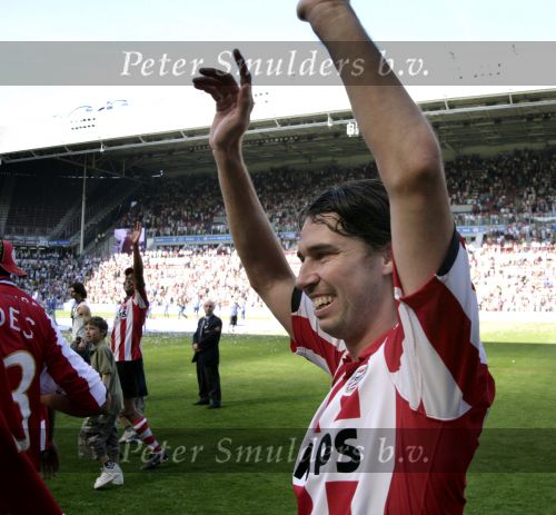 Eindhoven, 29 April 2007 Kampioenswestrijd PSV-Vitesse, eindstand 5-1
Seizoen 2006/2007 Onverwachts landskampioenschap voor PSV doordat de concurrent AZ verloor en Ajax een doelpunt tekort kwam
John de Jong
