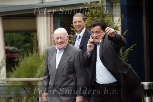 Laren 8 mei 2007
Johny Kraaykamp sr wordt door John jr opgehaaldbij het Rosa Spier huis .
Peter Smulders bv