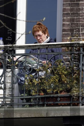 Amsterdam 5 april 2007
Josine v Dalsum op het terras van haar huis.