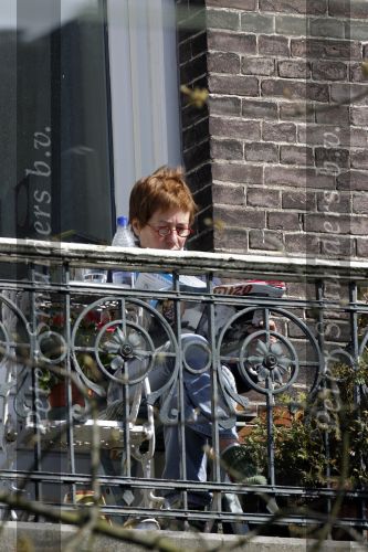 Amsterdam 5 april 2007
Josine v Dalsum op het terras van haar huis.