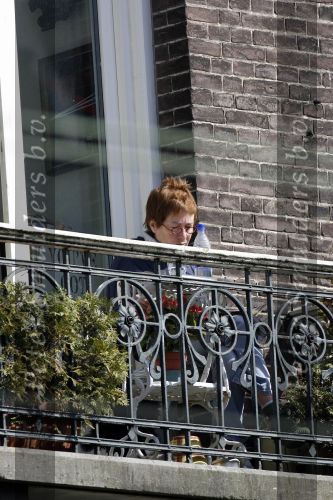 Amsterdam 5 april 2007
Josine v Dalsum op het terras van haar huis.